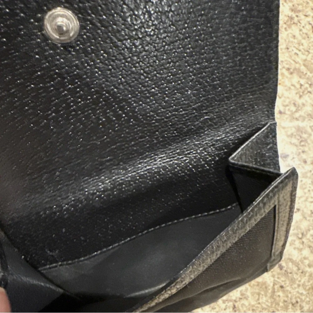 Vintage Gucci Men's Black Wallet with Silver Buckle